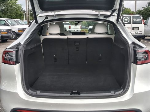 Used 2023 Tesla Model Y 2WD image 25