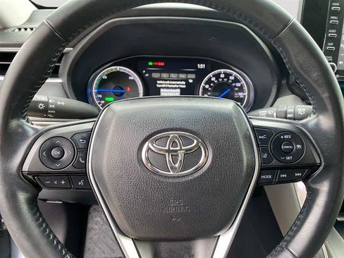 Used 2022 Toyota Venza LE image 17