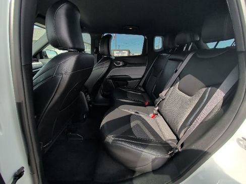 Used 2024 Jeep Compass Latitude AWD/4WD image 4