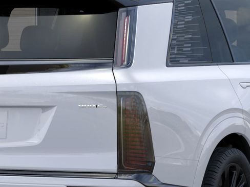 New 2026 Cadillac Vistiq Platinum w/ LPO, Floor Liner Package AWD/4WD image 11