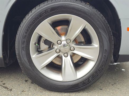 Used 2021 Dodge Challenger SXT image 9