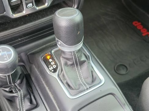 Used 2023 Jeep Gladiator Overland w/ LED Lighting Group AWD/4WD image 27