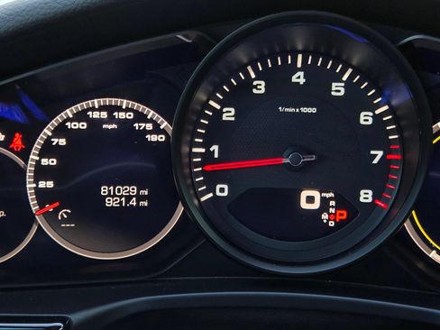 Used 2020 Porsche Panamera RWD image 25