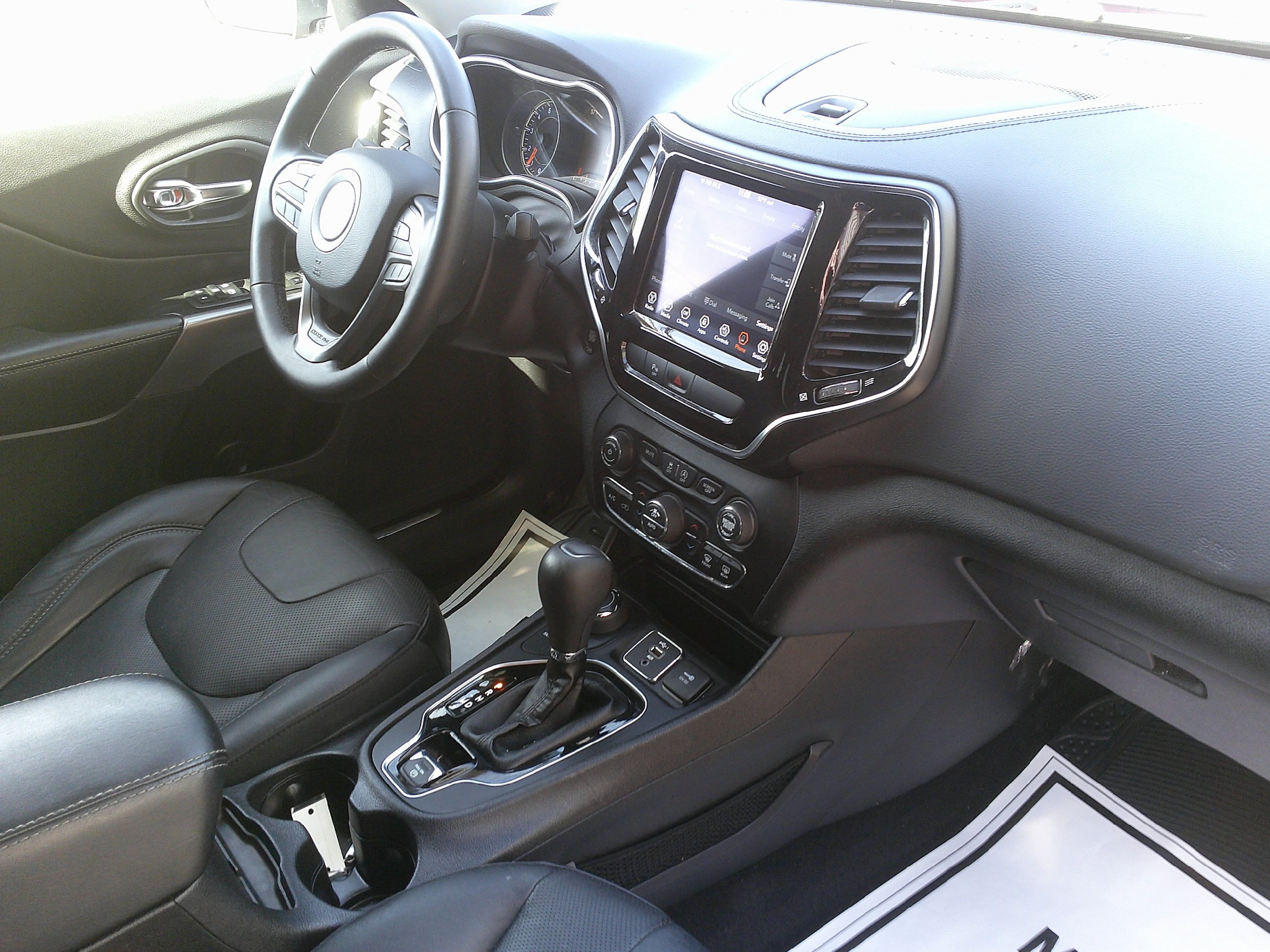 Used 2019 Jeep Cherokee Limited AWD/4WD image 23