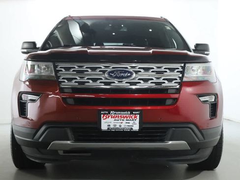Used 2019 Ford Explorer XLT w/ Equipment Group 202A AWD/4WD image 4