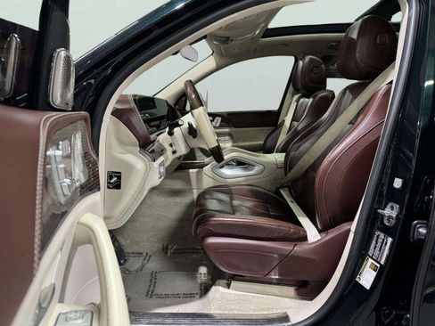 Used 2021 Mercedes-Benz Maybach GLS 600 4MATIC image 31