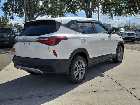 Certified 2021 Kia Seltos LX image 8