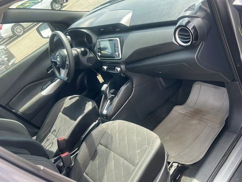 Used 2019 Nissan Kicks SV FWD image 17