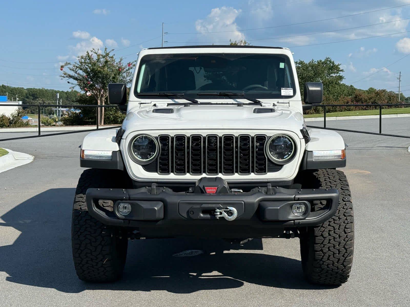 Used 2025 Jeep Wrangler Unlimited Rubicon AWD/4WD image 8