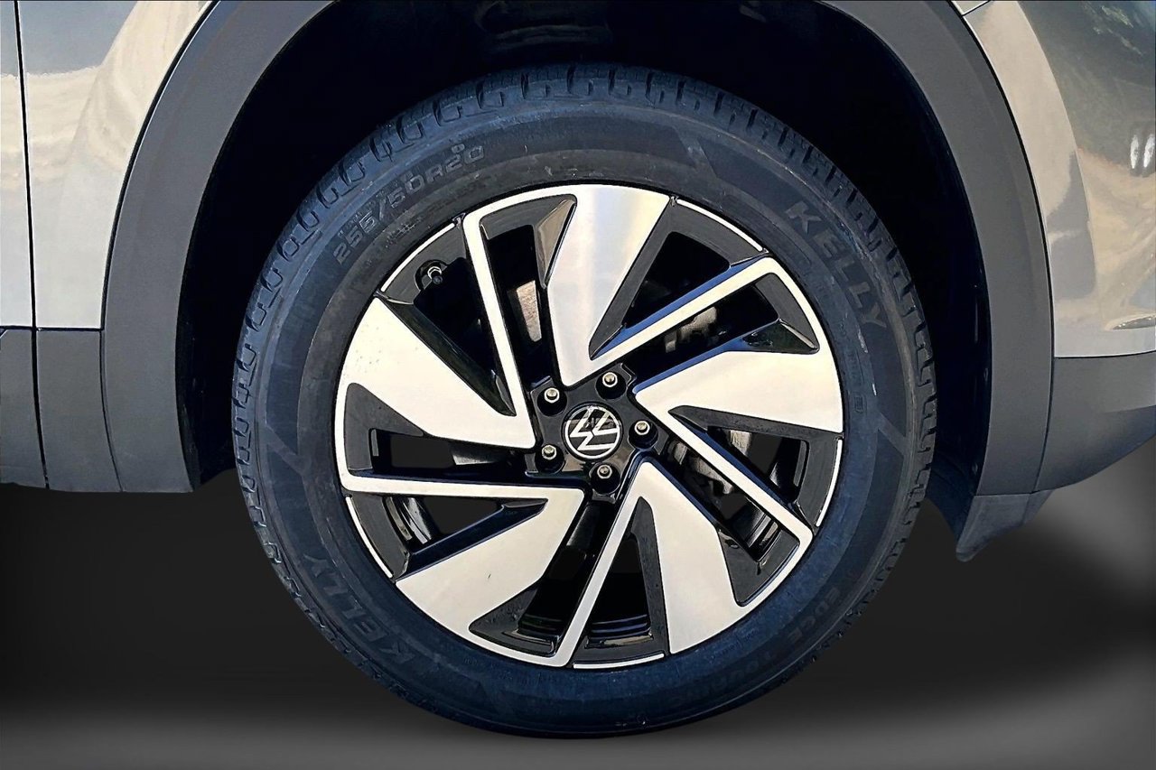 Used 2025 Volkswagen Atlas SE FWD image 34