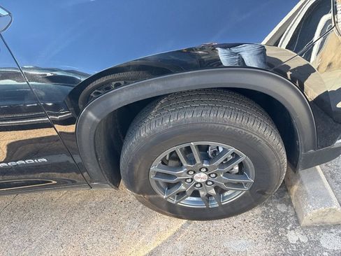 Used 2025 GMC Acadia Elevation image 4