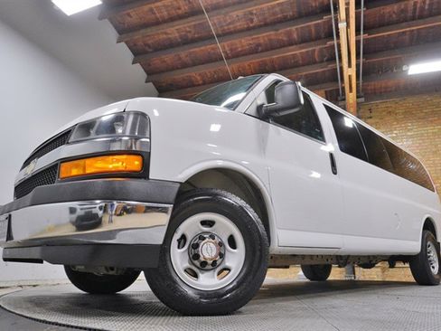 Used 2018 Chevrolet Express 3500 LT w/ LT Preferred Equipment Group image 3