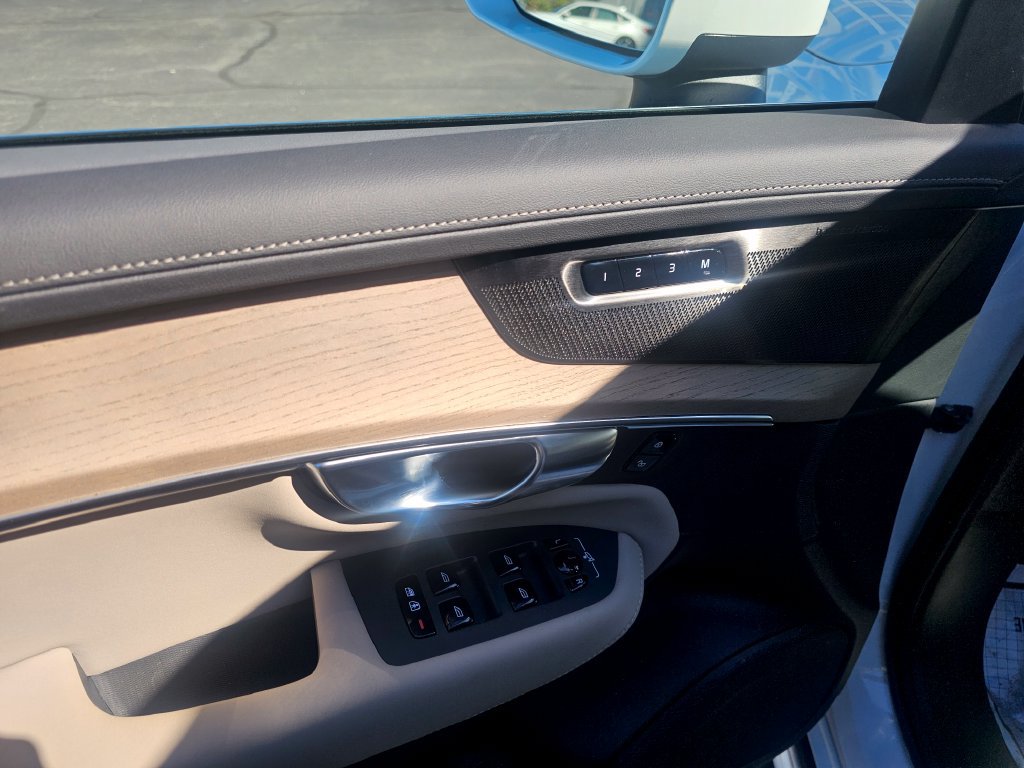 Certified 2025 Volvo XC90 B5 Plus AWD/4WD image 41