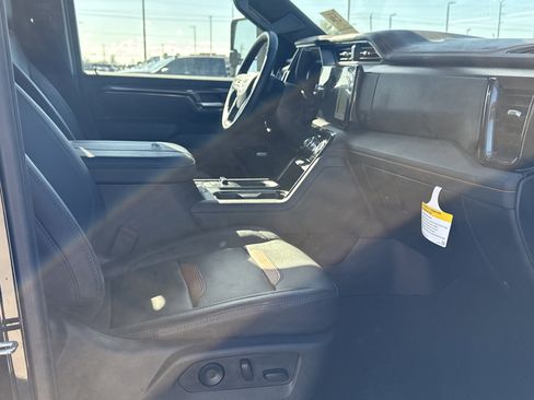 Used 2025 GMC Sierra 2500 AT4 image 11