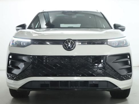 Used 2026 Volkswagen Tiguan SE R-Line FWD image 5