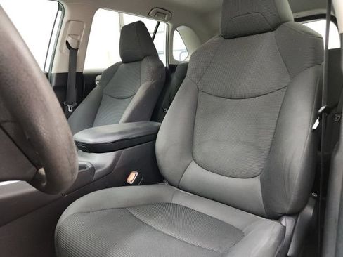 Used 2021 Toyota RAV4 LE FWD image 13