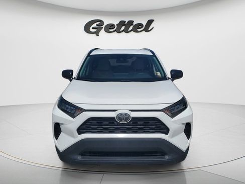 Used 2019 Toyota RAV4 LE FWD image 2