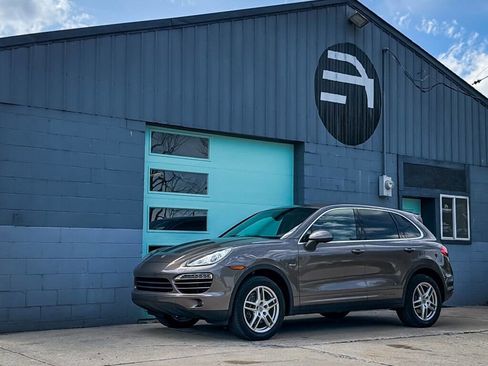 Used 2014 Porsche Cayenne Diesel w/ Comfort Plus Package AWD/4WD image 2