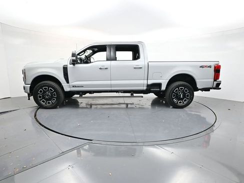 Used 2026 Ford F250 Platinum AWD/4WD image 4