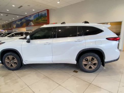 Used 2022 Toyota Highlander Bronze Edition AWD/4WD image 5
