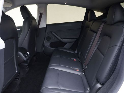 Used 2023 Tesla Model Y AWD image 17