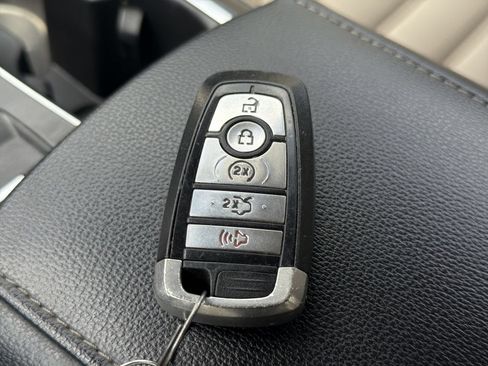 Used 2019 Ford Fusion SEL FWD image 36