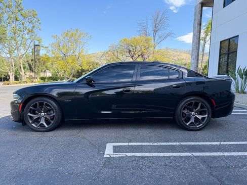Used 2017 Dodge Charger R/T w/ Plus Group RWD image 25