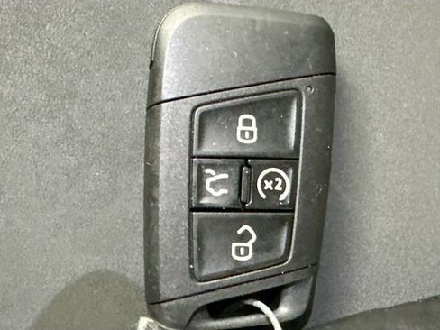 Used 2023 Volkswagen Taos SE image 17