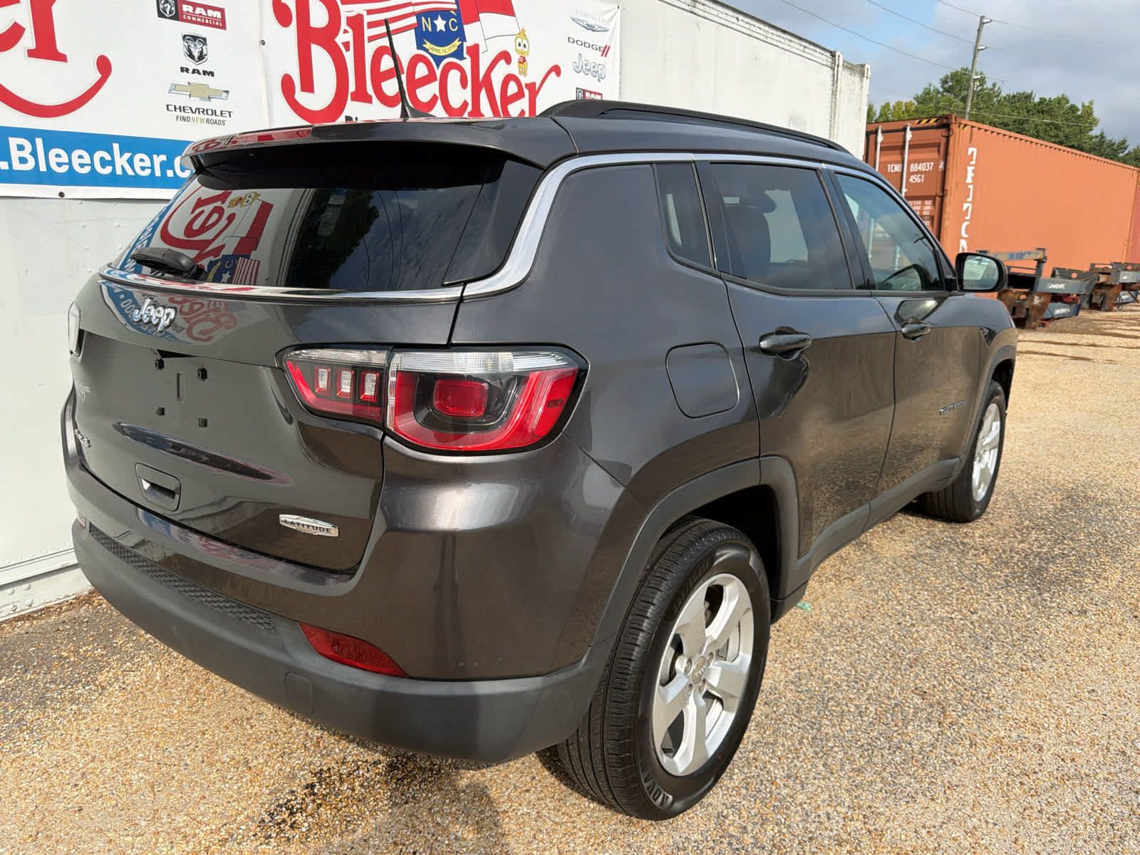Used 2018 Jeep Compass Latitude w/ Popular Equipment Group AWD/4WD image 3