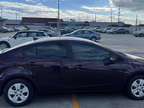 Used 2017 Kia Forte LX FWD image 5
