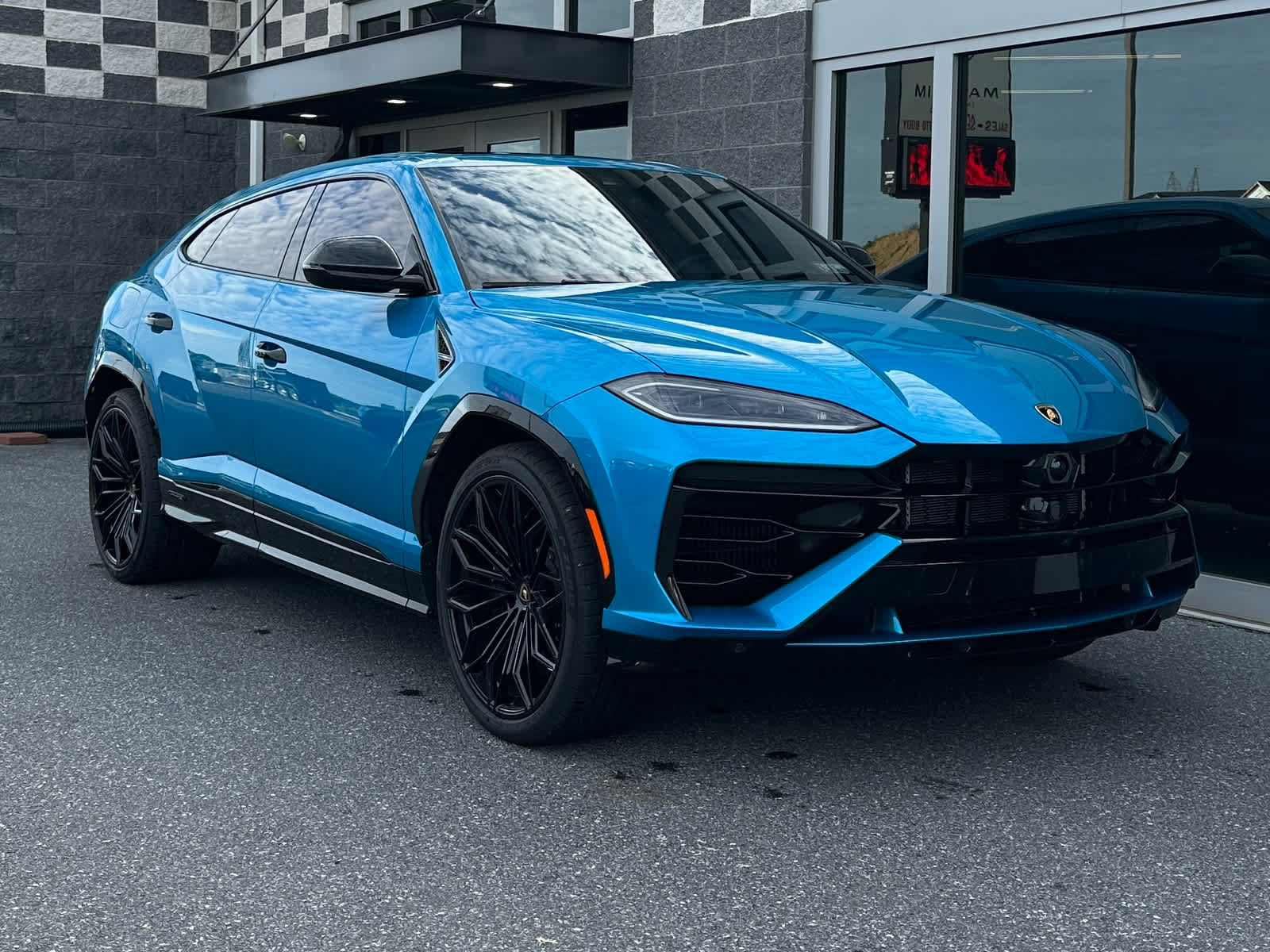 Used 2025 Lamborghini Urus Performante AWD/4WD image 1