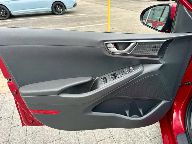 Used 2020 Hyundai Ioniq SE FWD image 10