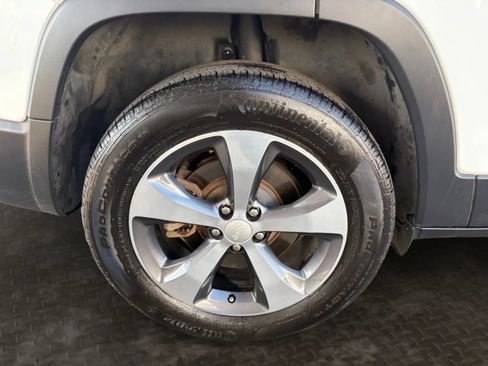 Used 2019 Jeep Cherokee Limited AWD/4WD image 41