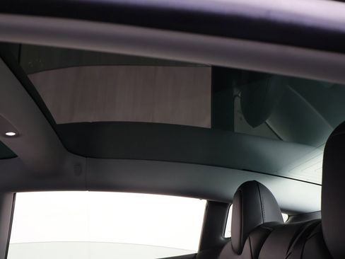 Used 2019 Tesla Model 3 Standard Range Plus image 18