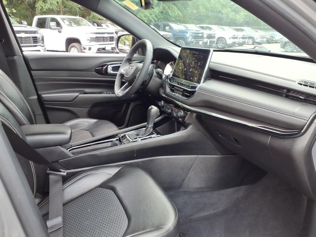 Used 2023 Jeep Compass Latitude AWD/4WD image 19