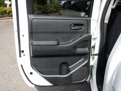 Used 2025 Nissan Frontier S w/ S Utility Package image 31