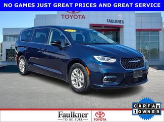 Used 2024 Chrysler Pacifica Touring-L FWD video 1