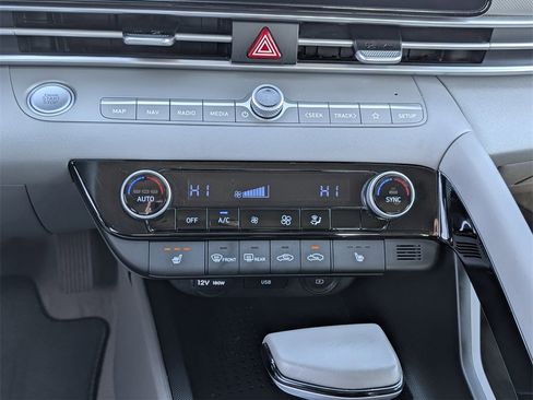 Certified 2023 Hyundai Elantra SEL w/ Convenience Package image 17