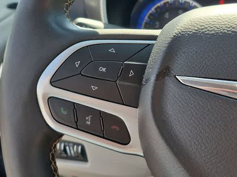 Certified 2022 Chrysler Pacifica Touring-L FWD image 25