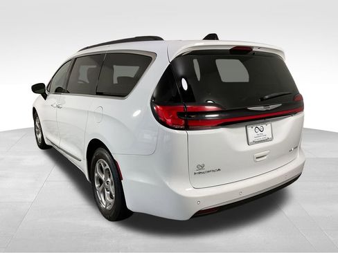 Used 2023 Chrysler Pacifica Limited FWD image 7