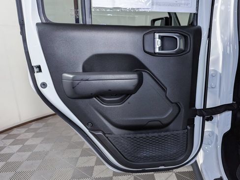Used 2024 Jeep Gladiator Sport AWD/4WD image 41