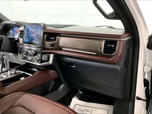 Used 2022 Ford Expedition Max Limited image 16