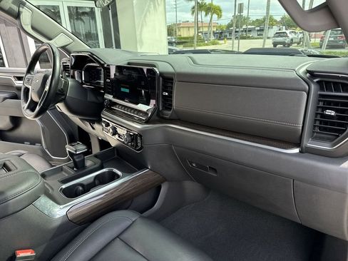 Used 2022 Chevrolet Silverado 1500 LT Trail Boss w/ Convenience Package II image 31