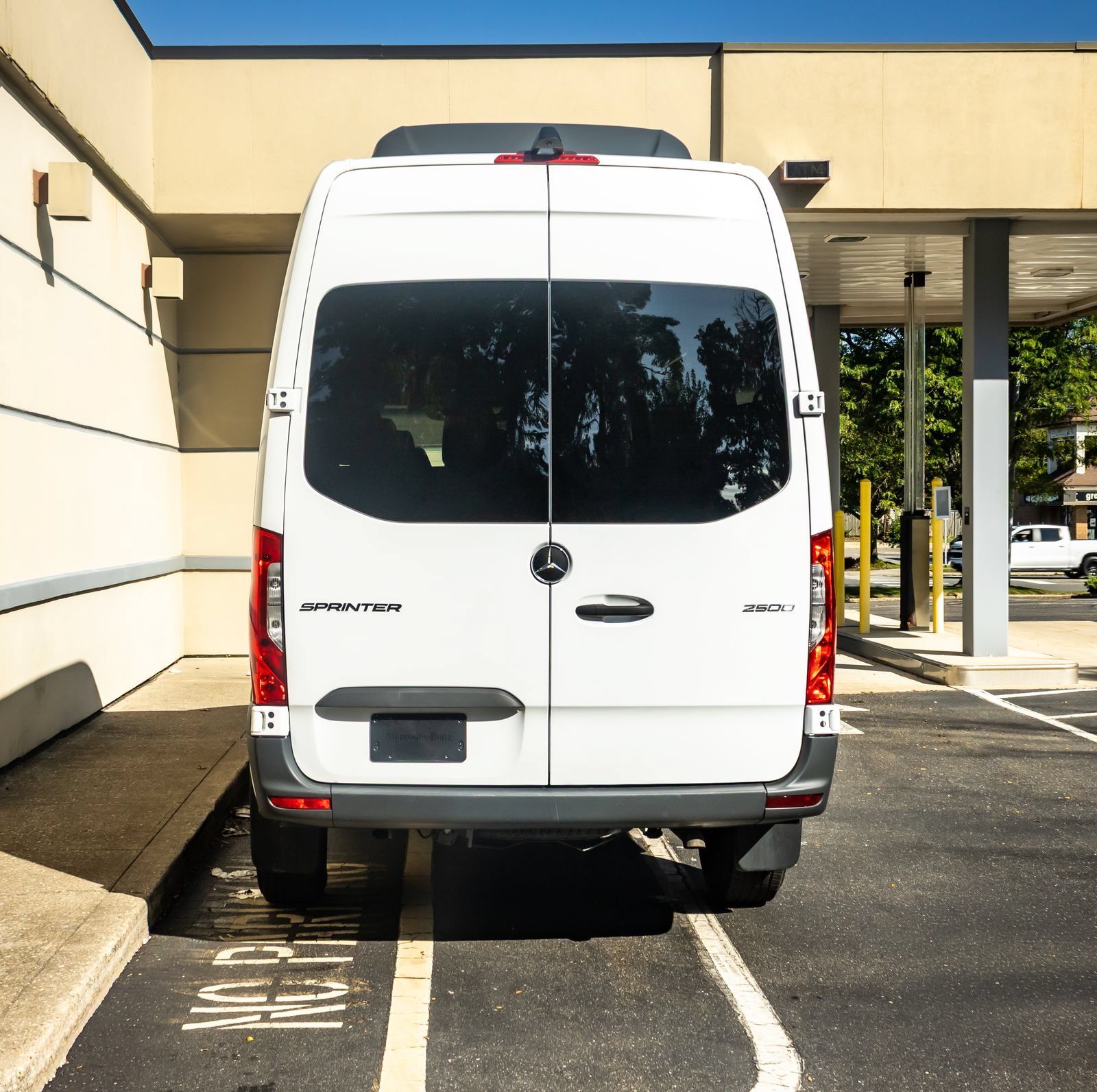 Used 2025 Mercedes-Benz Sprinter 2500 image 7