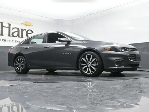 Used 2017 Chevrolet Malibu LT FWD image 2