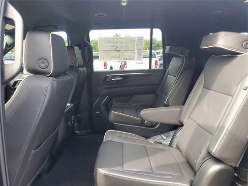 New 2025 Chevrolet Suburban Premier image 5