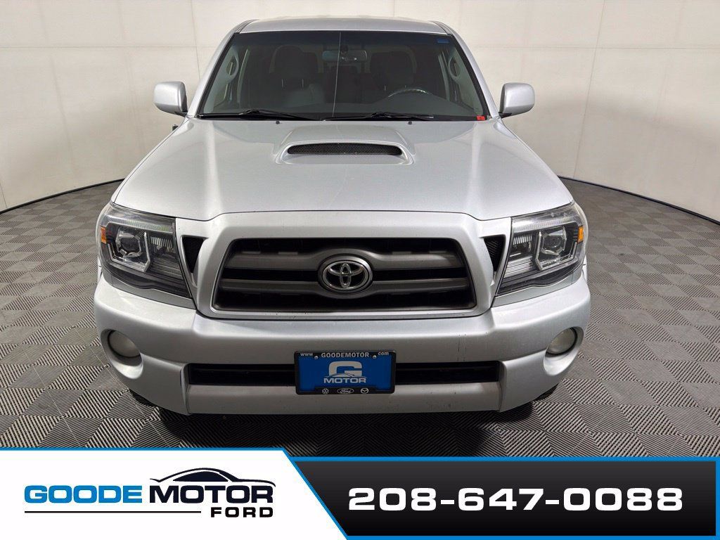 Used 2010 Toyota Tacoma PreRunner RWD image 3