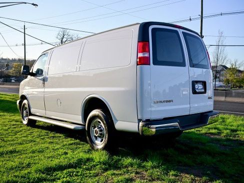 Used 2024 GMC Savana 2500 w/ Driver Convenience Package image 7