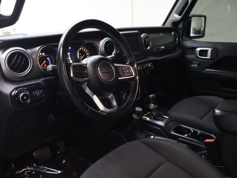 Used 2021 Jeep Wrangler Unlimited Sahara AWD/4WD image 18