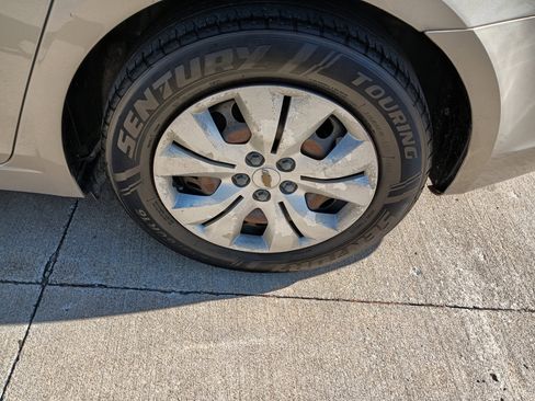 Used 2012 Chevrolet Cruze LS image 39